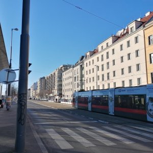 Wiener Straßenbahn (62er) bei Meidling Bahnhof, 2025