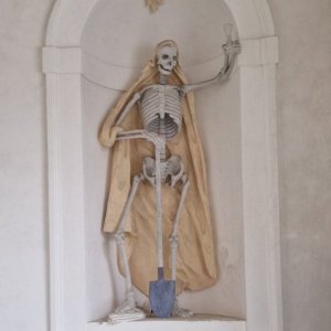 Tod mit Schaufel