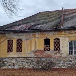 Lüftungslöcher am Paulahof