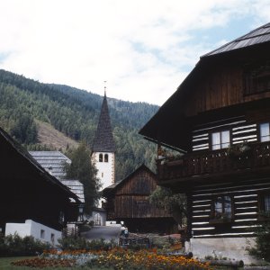 St. Oswald (Gemeinde Bad Kleinkirchheim) Dorfstraße und alte Schule