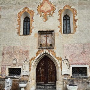 Wallfahrtskirche Mariä Geburt Tschengls - Portal