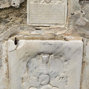Wallfahrtskirche Mariä Geburt Tschengls - Grabstein