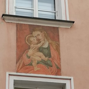 Mariahilf-Bild an einer Hausfassade in Passau