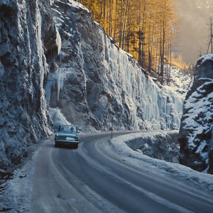 Bergstraße im Winter