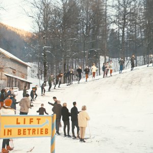 Anstellen am Skilift