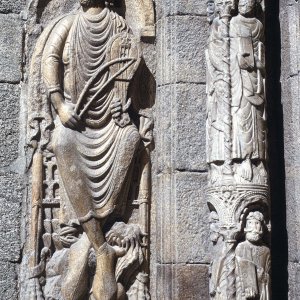 Relief von König David Puerta de las Platerías der Kathedrale von Santiago de Compostela