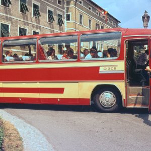 Reisegruppe im Bus (Mercedes-Benz O 302)