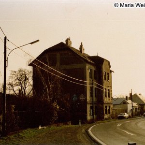 Haus an der Straße zwischen Achau und Maria Lanzendorf, 1989