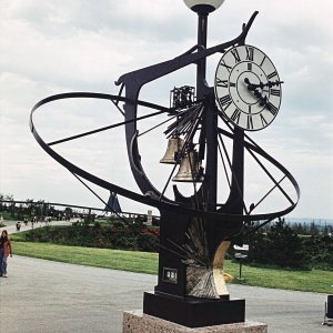 Kunstwerk "Glockenschlag" im Kurpark Oberlaa im 10. Wiener Bezirk