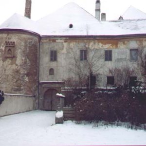 Schloß Albrechtsberg, Ansicht Nord, Brücke und Schlosstor, 1996