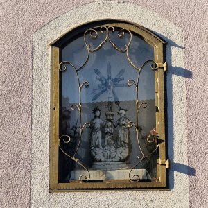 Heiligendarstellung an einer Hausmauer in Vösendorf