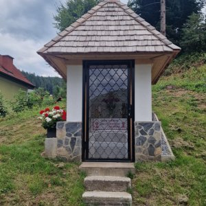 Ein neu errichtetes Marterl in Oberaich