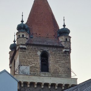 Sonnenuhr am Wehrturm in Perchtoldsdorf