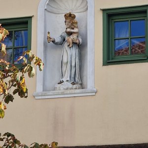 Mariendarstellung mit Kind in Oberlaa