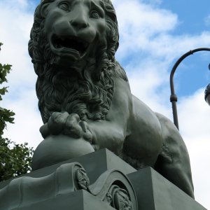 Löwen-Skulptur