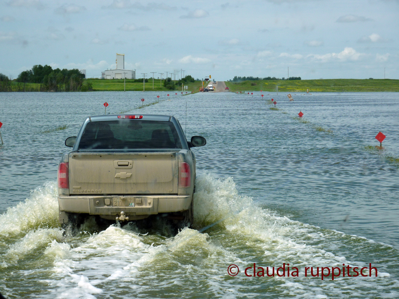 Überfluteter Highway 5 in Saskatchewan (Canada)
