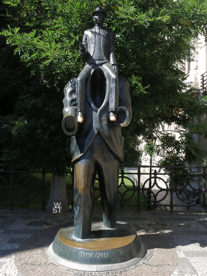 12 Franz Kafka Statue beim Jüdischen Museum