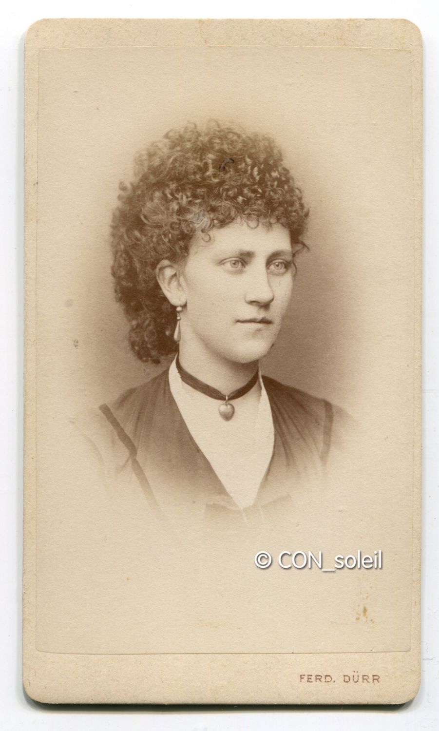 1873 ondulierte haare halsband
