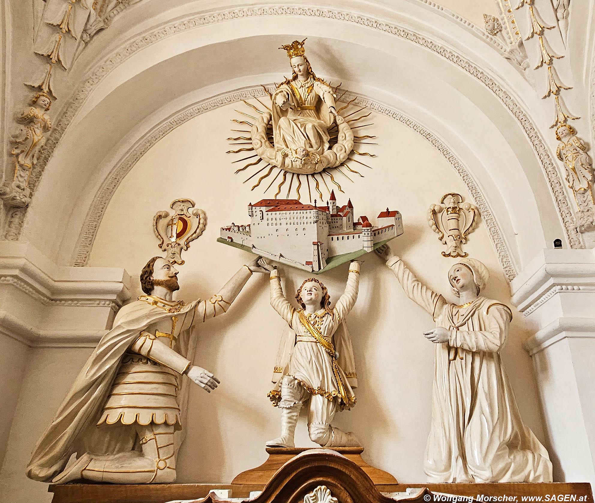 Abtei Marienberg Stifterfamilie mit Modell des Klosters