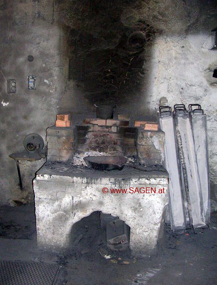 Alte Feuerstelle in der Glockengießerei Grassmayr
