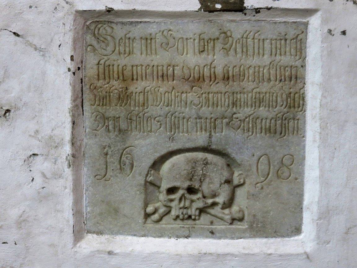 Alte Grabplatte St.Nikolaus, Hall