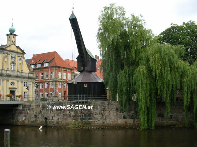 Alter Hafen in Lüneburg mit Kran