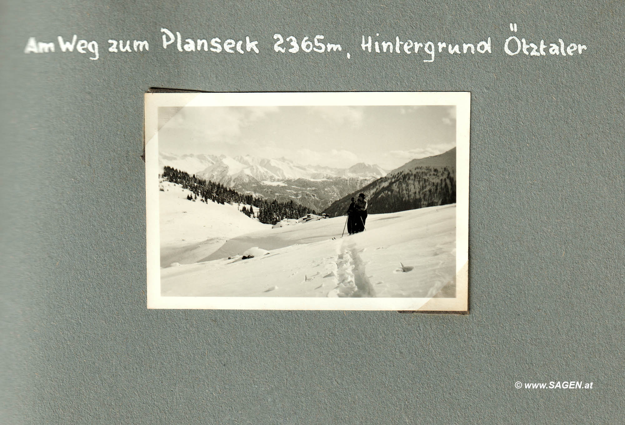 Am Weg zum Planseck 2365 m, Hintergrund Ötztaler (Schi-Urlaub 1936 in Serfaus, Tirol)