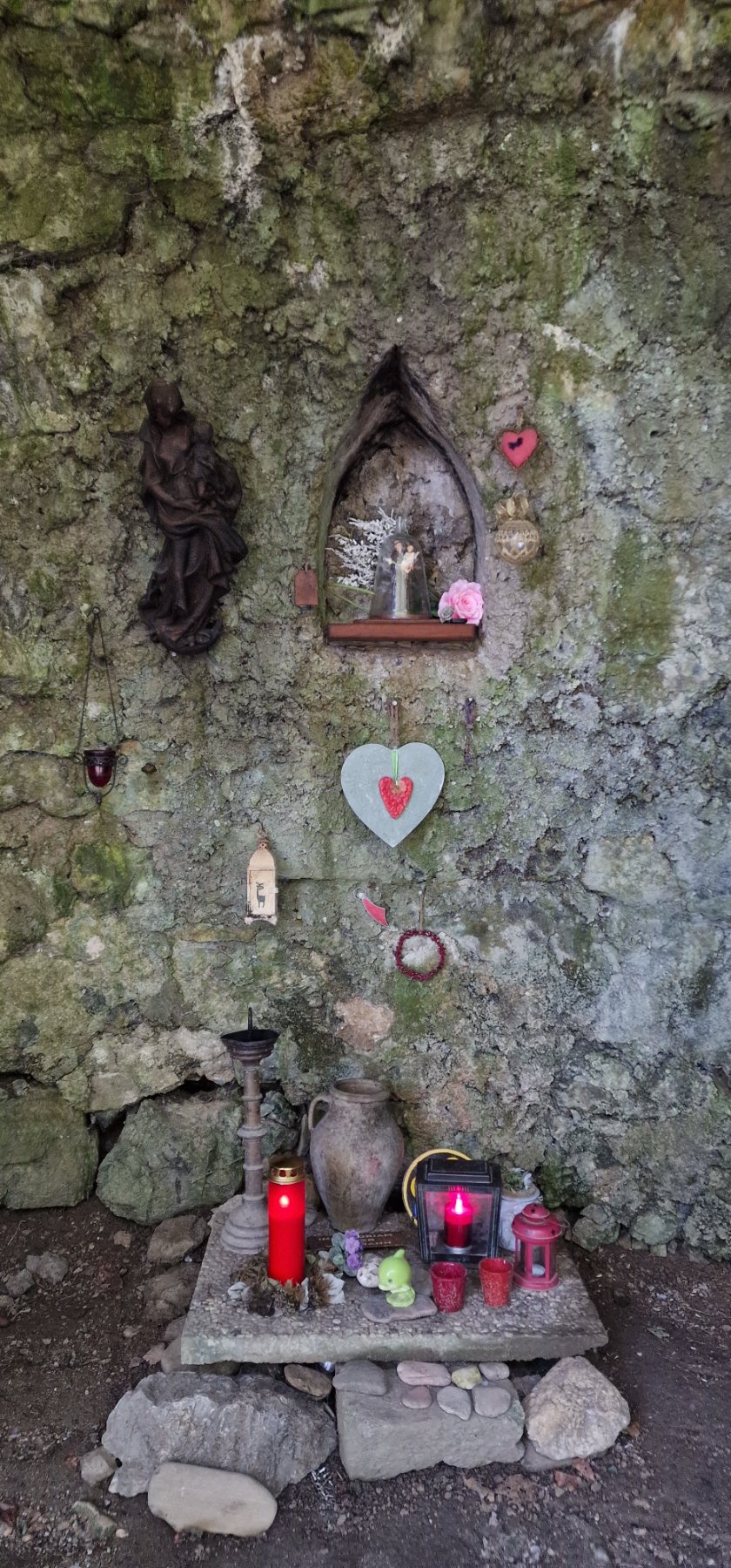 Antonsgrotte im Helenental