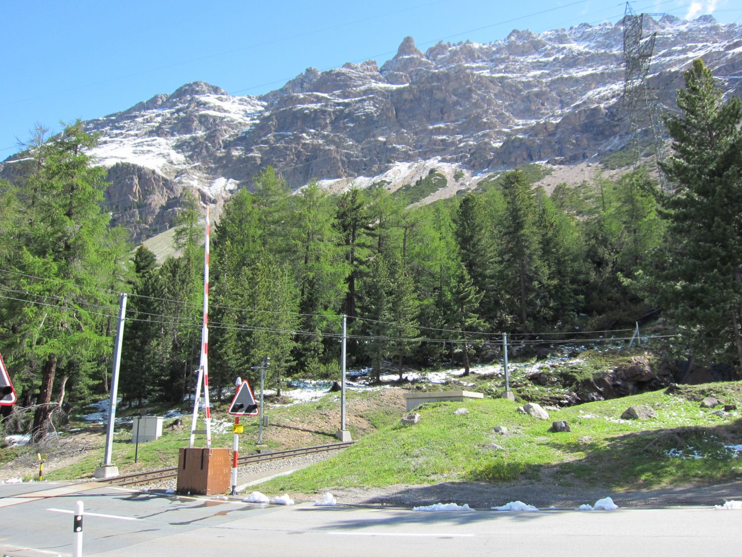 Bahnübergang vor der Montebellokurve