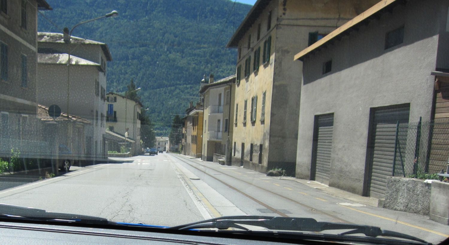 Bahngleise auf den Straßen von Tirano