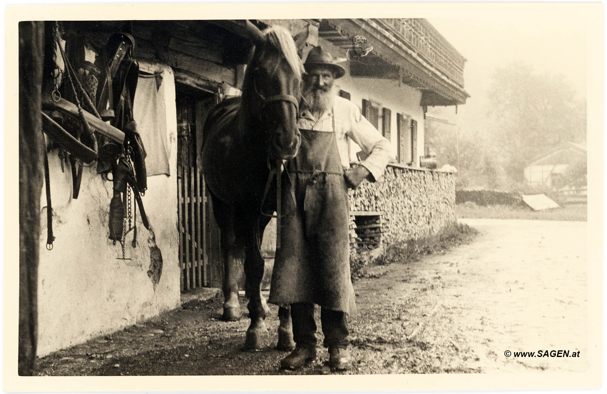Bauer mit Pferd in Fischbachau