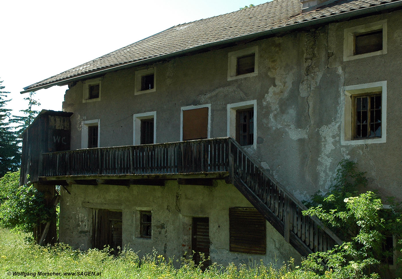 Bauernhaus mit Plumpsklo