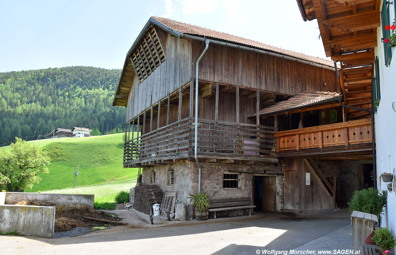 Bauernhaus und Stadel, Tagusens