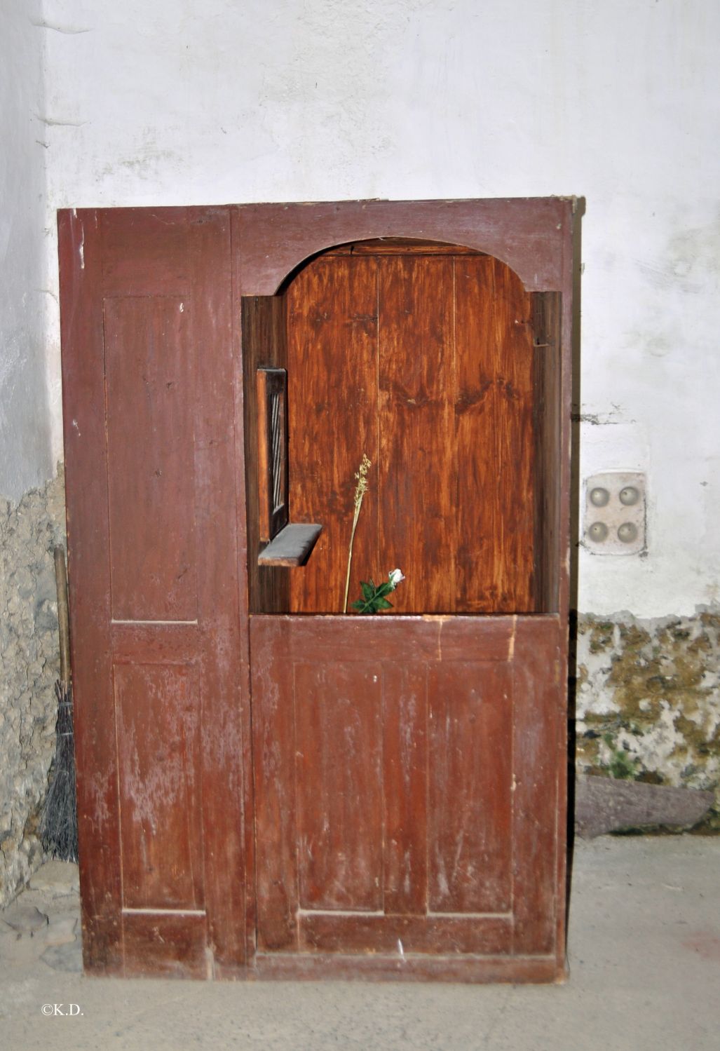 Beichtstuhl in der Vorhalle von Gretschitz