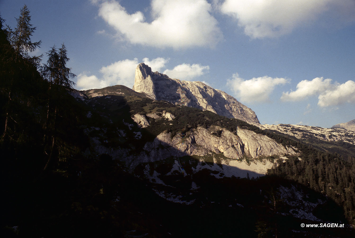 Beim Bergwandern in den Alpen