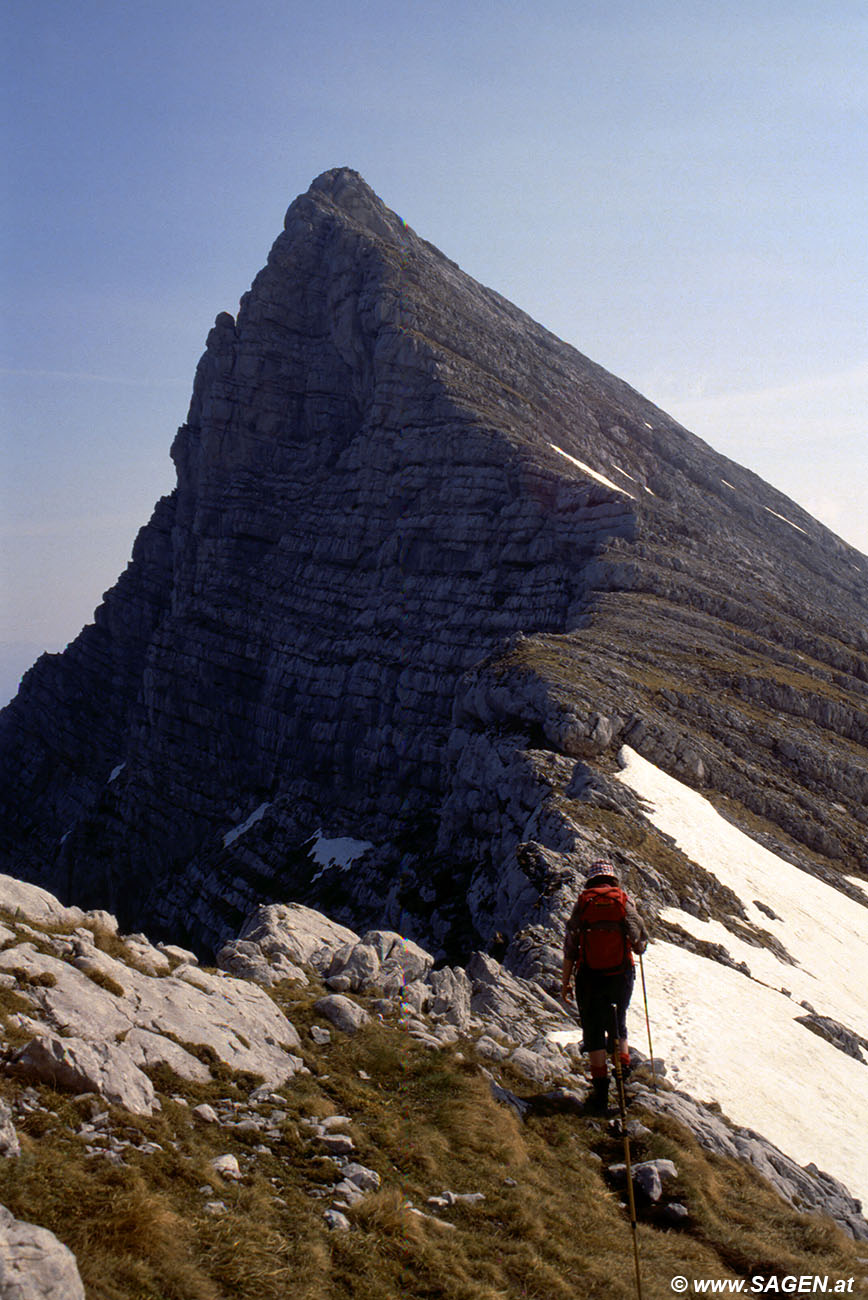 Beim Bergwandern in den Alpen