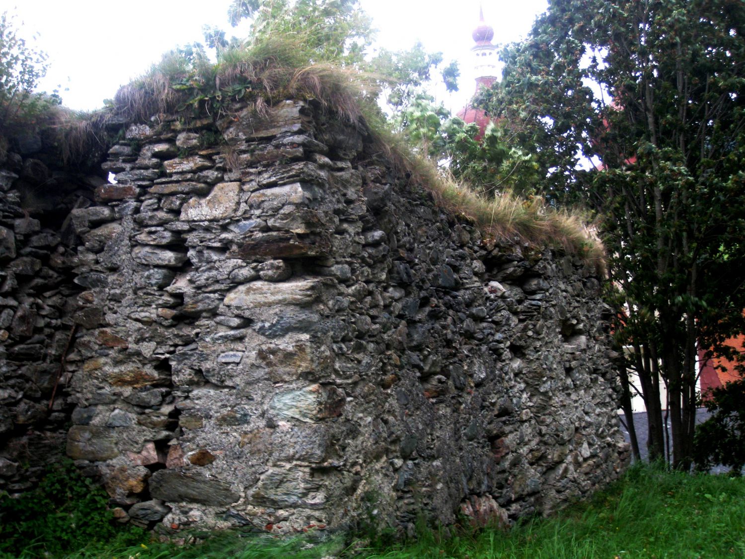 Benediktinerstift St. Lambrecht- alte Mauerreste im Stiftsareal