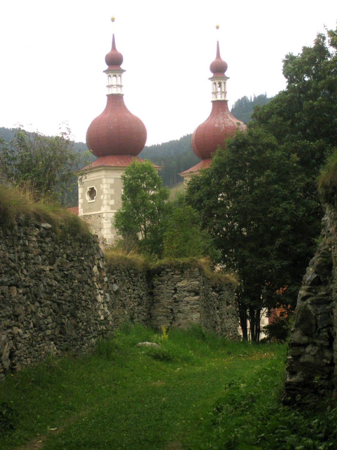 Benediktinerstift St. Lambrecht- alte Mauerreste im Stiftsareal