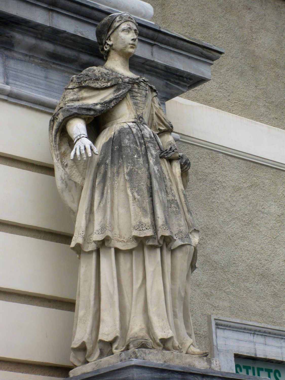 Benediktinerstift St. Lambrecht- Eingang, Skulptur
