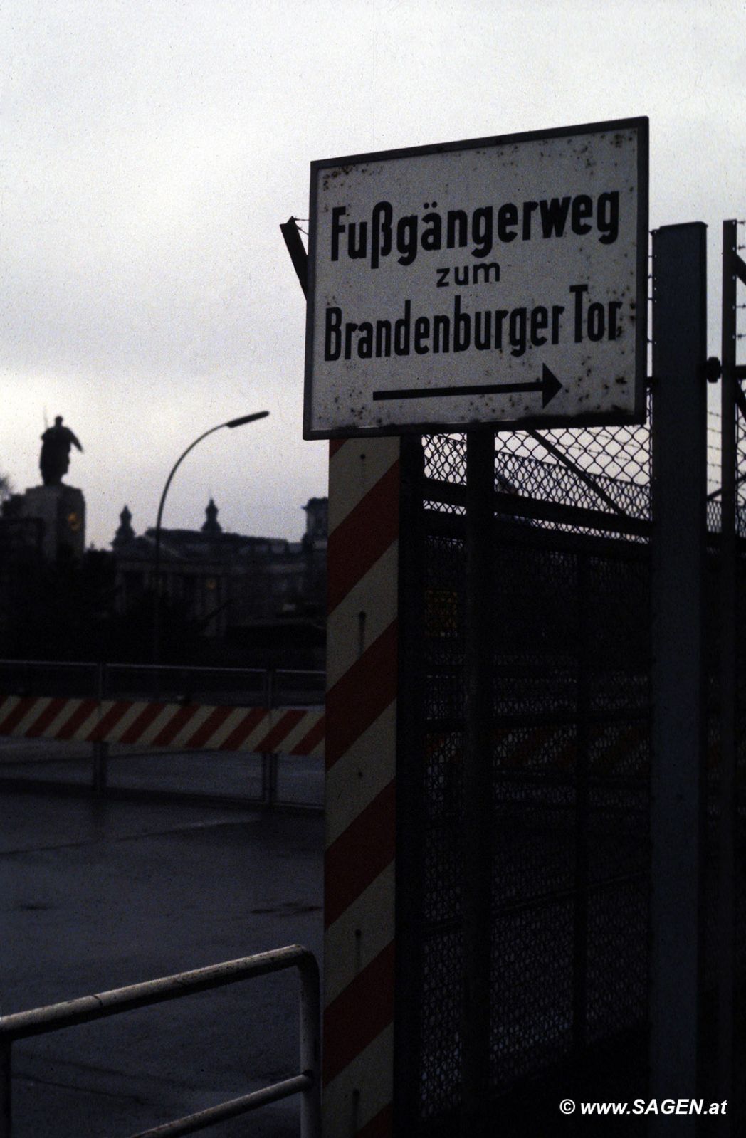 Berliner Mauer - Fußweg zum Brandenburger Tor