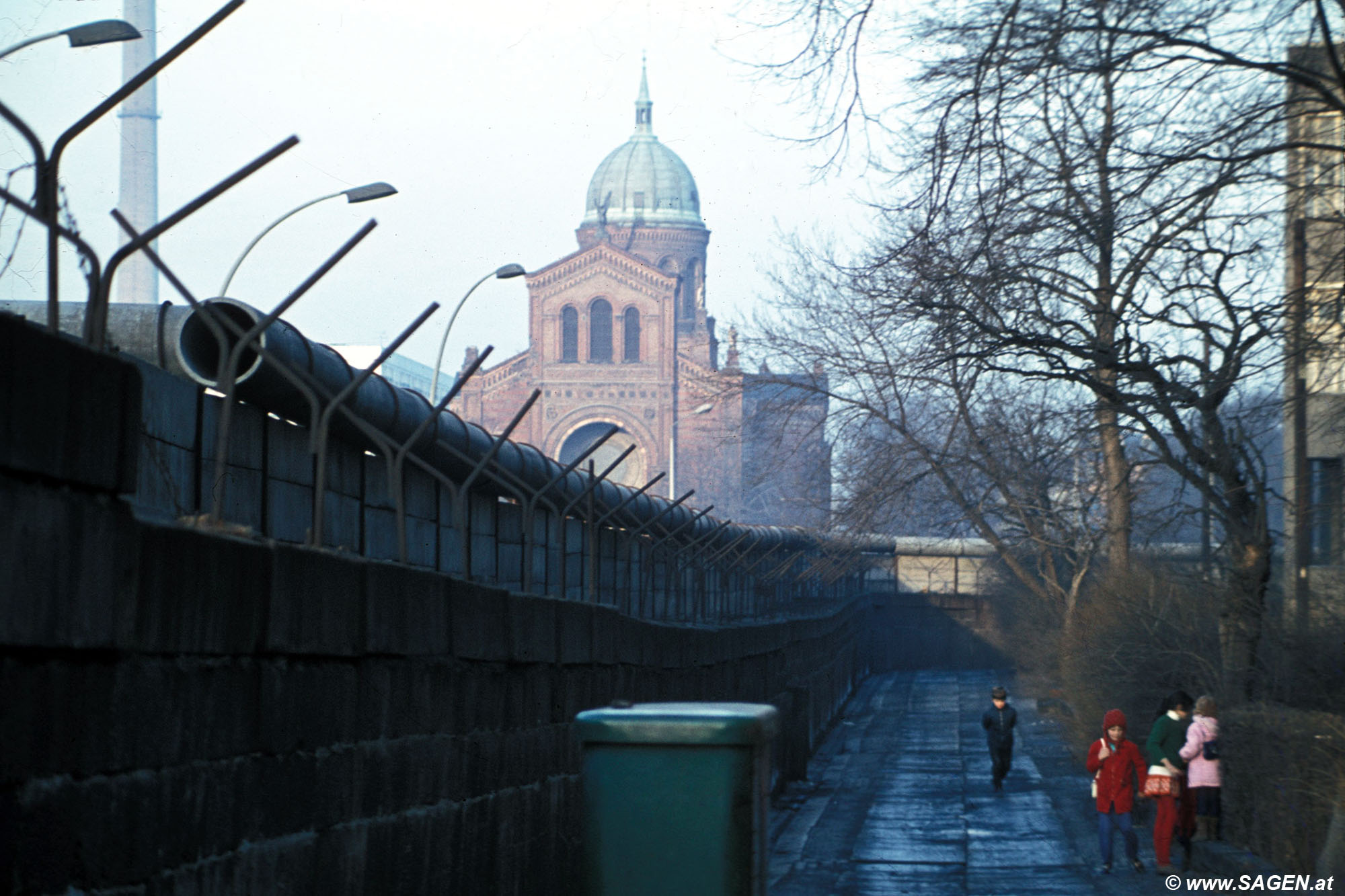 Berliner Mauer, Waldemarstraße, Sankt-Michael-Kirche
