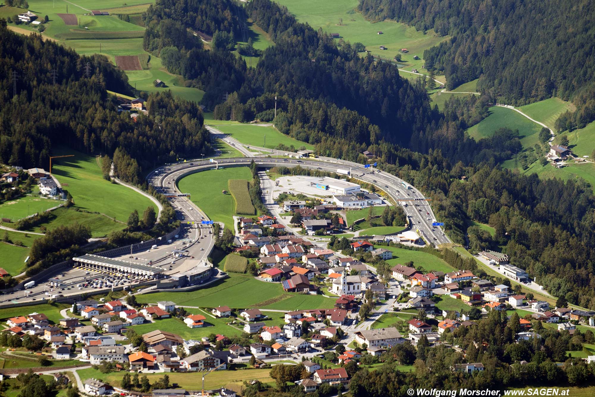 Blick auf Schönberg im Stubaital vom Patscherkofel