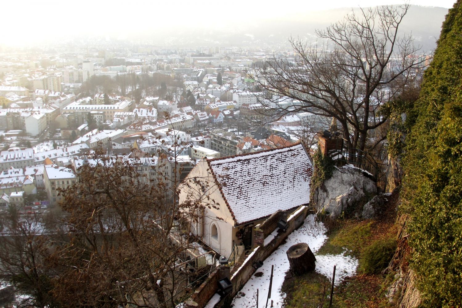 Blick von der Stallbastei zum Starcke-Häuschen, Grazer Schloßberg