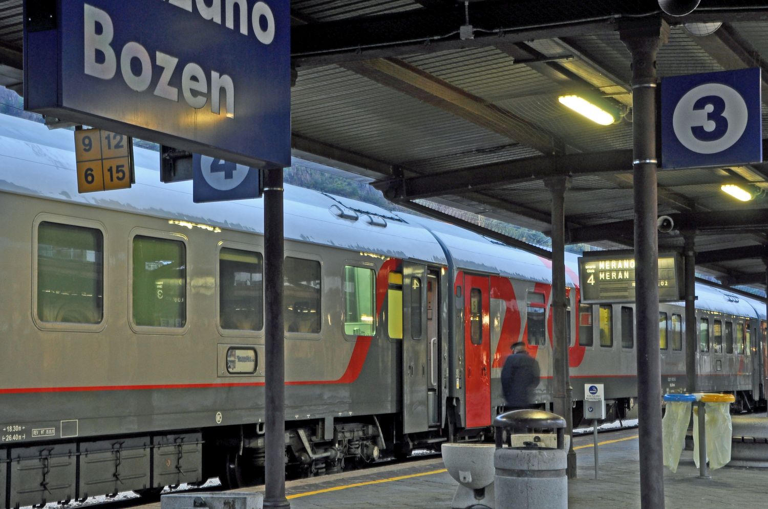 Bozen, Bahnhof, Eisenbahn, Züge, Russland