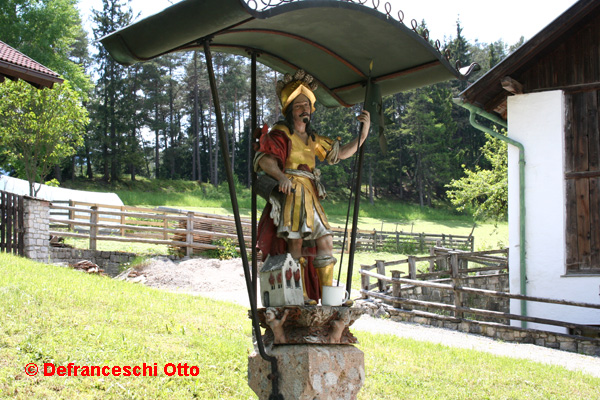 Brunnenfigur bei Schloss Klamm, Obsteig