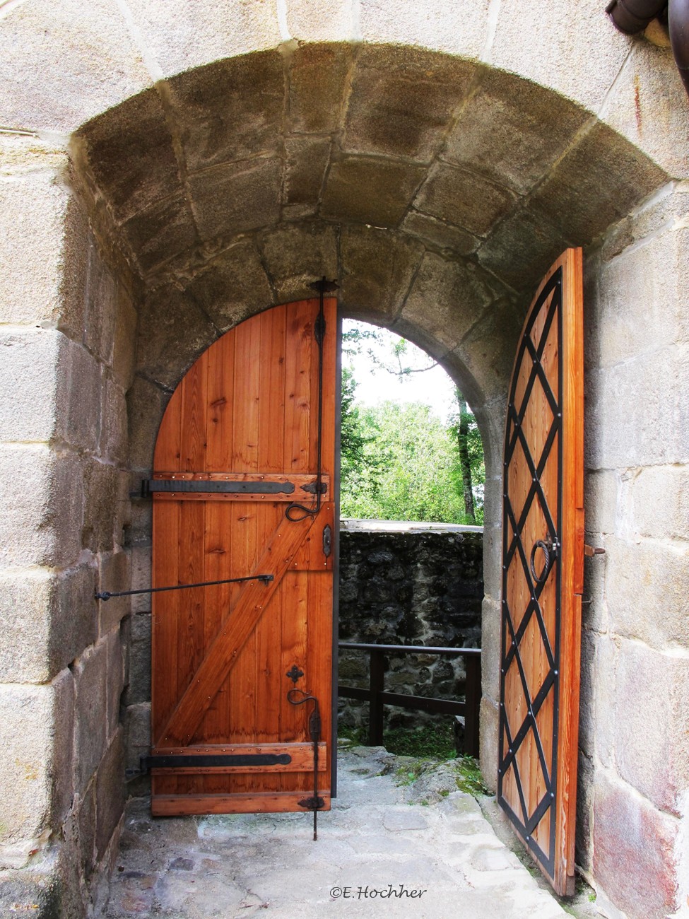 Burgtor der Ruine Windegg