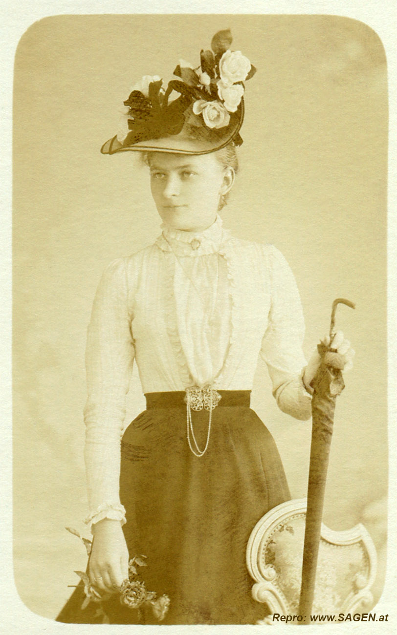 Dame, 1900
