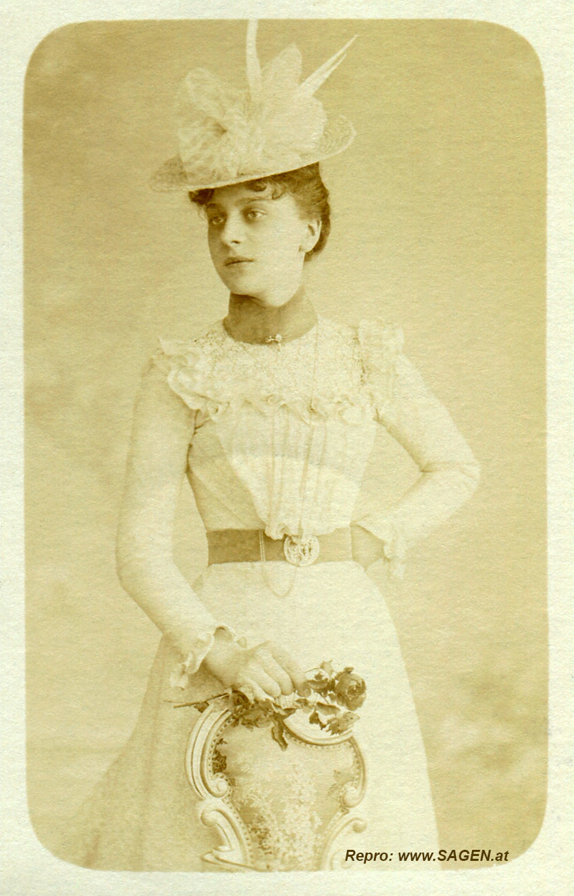Dame, 1900