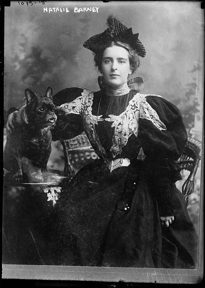Damenportrait mit Französischer Bulldogge