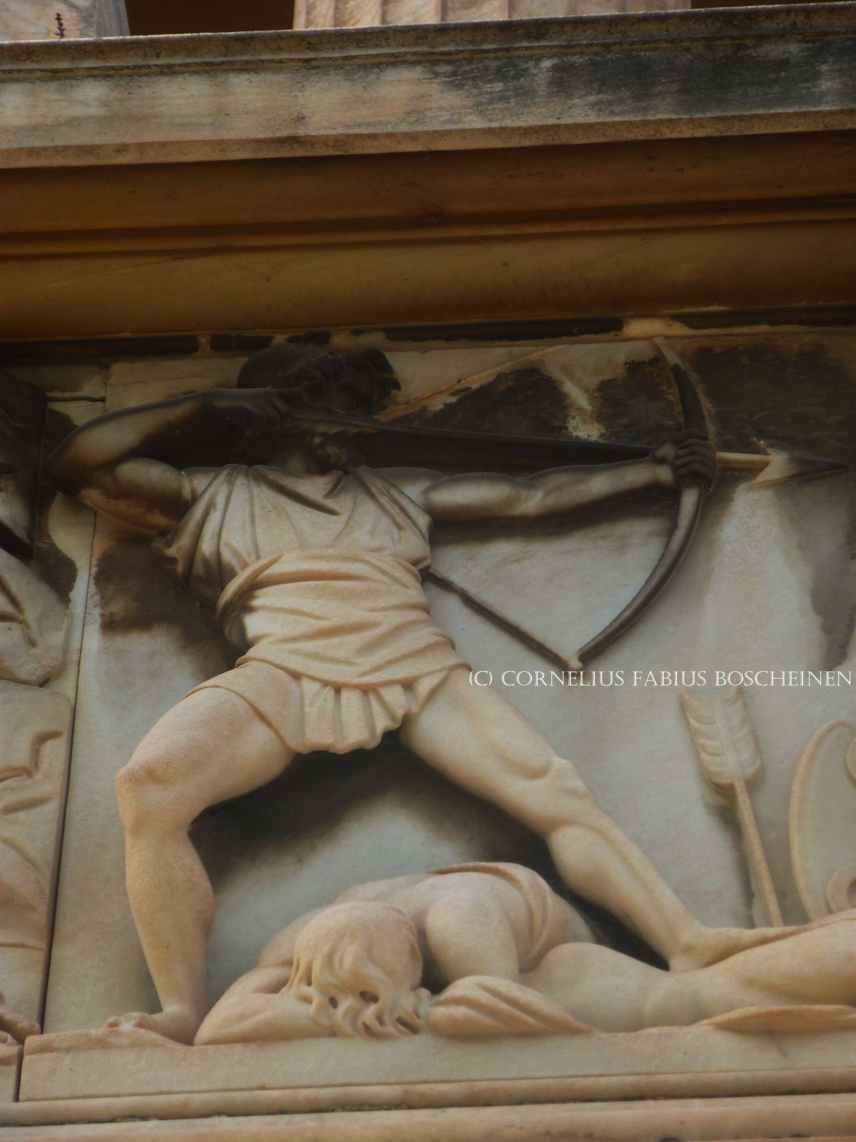 Das Schliemann Mausoleum in Athen. Der Bogenschütze